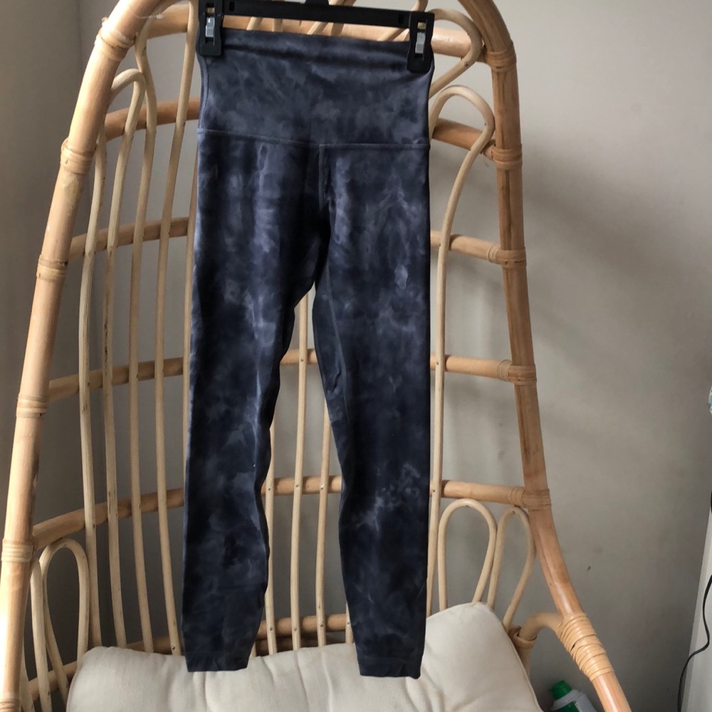 Lululemon leggings size 0 25inch marble color no stains or holes and barley worn